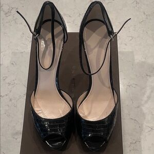 Elie Tahari Black Textured Peep-Toe Sandal